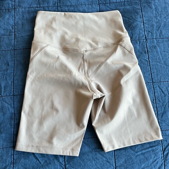 Girlfriend Collective High-Rise Bike Short Limestone - Picture 5 of 7